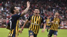 Sentencia. Herrera acaba de convertir el tercer tanto, el que selló el triunfo del equipo de Montero en el Parque. Sentencia. Herrera acaba de convertir el tercer tanto, el que selló el triunfo del equipo de Montero en el Parque.
