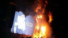 En llamas. Así se prendió fuego el escenario principal del festival musical en Barcelona. En llamas. Así se prendió fuego el escenario principal del festival musical en Barcelona.