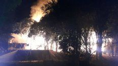 El incendio fue pavoroso en el complejo La Olla. El incendio fue pavoroso en el complejo La Olla.