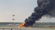 al menos 41 muertos tras el aterrizaje de un avion en llamas al menos 41 muertos tras el aterrizaje de un avion en llamas