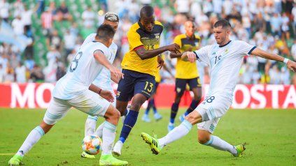 Argentina goleó a un débil Ecuador por 6 a 1 Argentina goleó a un débil Ecuador por 6 a 1