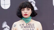 La cantante chilena Mon Laferte protestó en la alfombra roja de los Grammy. La cantante chilena Mon Laferte protestó en la alfombra roja de los Grammy.