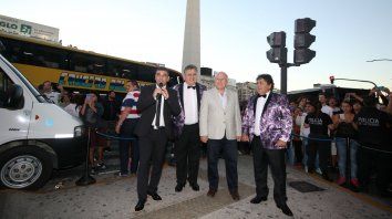 Juntos en Buenos Aires. El gobierno provincial se hizo cargo de los costos de la gira del grupo, que culminó en el Obelisco. Juntos en Buenos Aires. El gobierno provincial se hizo cargo de los costos de la gira del grupo, que culminó en el Obelisco.
