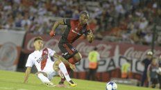 Leal sigue de pie. La Pantera marcó un gol en cancha de River en 2017, la última vez que Newells ganó en Buenos Aires. Leal sigue de pie. La Pantera marcó un gol en cancha de River en 2017, la última vez que Newells ganó en Buenos Aires.