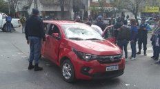 atraveso un piquete, atropello manifestante y casi la linchan atraveso un piquete, atropello manifestante y casi la linchan