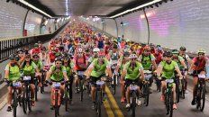 se viene el cruce del tunel subfluvial en bicicleta se viene el cruce del tunel subfluvial en bicicleta