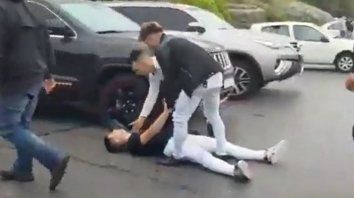 El momento del ataque al joven, a la salida del boliche. El momento del ataque al joven, a la salida del boliche.