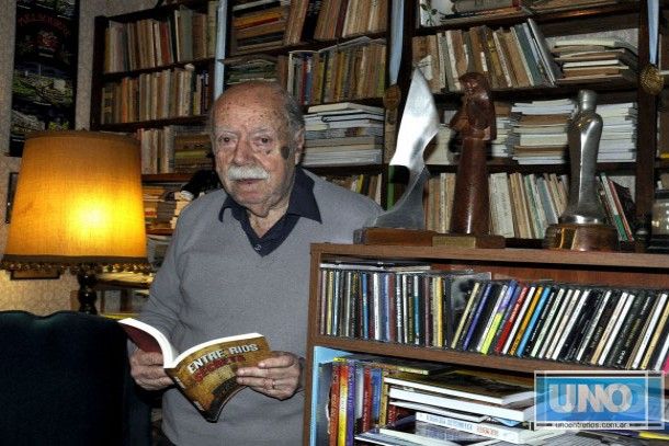 Como buen escritor, Golz es un ferviente lector. (Foto UNO/Mateo Oviedo)