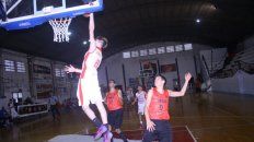 Ayer los representativos de la Federación peruana visitaron Paraná para jugar dos amistosos. Ayer los representativos de la Federación peruana visitaron Paraná para jugar dos amistosos.