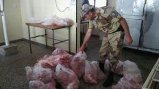 La carne fue entregada para alimentar perros. Foto Policía de Entre Ríos. La carne fue entregada para alimentar perros. Foto Policía de Entre Ríos.