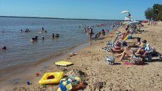 Miércoles por la tarde en la playa de Villa Urquiza. Foto UNO. Miércoles por la tarde en la playa de Villa Urquiza. Foto UNO.