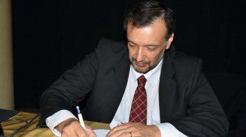 Autor. Carlos Saboldelli es abogado e historiador. Autor. Carlos Saboldelli es abogado e historiador.