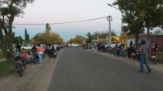 Expectantes. La medida judicial convocó a muchos santaelenenses, que fueron a observar a El Bajo. Expectantes. La medida judicial convocó a muchos santaelenenses, que fueron a observar a El Bajo.