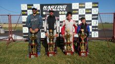 Los mejores. Con la copa los tres flamantes campeones , Matías Jusid, Gaspar Perelstein y Santiago Tersich . Ellos fueron los mejores a lo largo del año y por eso el torneo. Los mejores. Con la copa los tres flamantes campeones , Matías Jusid, Gaspar Perelstein y Santiago Tersich . Ellos fueron los mejores a lo largo del año y por eso el torneo.