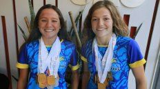 dos chicas con todo el futuro en la pileta dos chicas con todo el futuro en la pileta