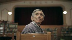 Protagonista. Omar es un albañil que construyó una sala tras el cierre de los cines de su localidad. Protagonista. Omar es un albañil que construyó una sala tras el cierre de los cines de su localidad.