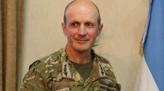 Militar. Licenciado en Estrategia y Organización, es especialista en paracaidismo e instructor de andinismo. Militar. Licenciado en Estrategia y Organización, es especialista en paracaidismo e instructor de andinismo.