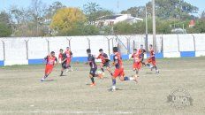 Viva el fútbol. El fútbol de Paraná tiene un montón de hechos para corregir, pero bueno es decir que hay dirigentes, cuerpo técnicos, colaboradores y jugadores que siguen apostando para mejorar la actividad local que tantas veces es vapuleada por todos nosotros. Viva el fútbol. El fútbol de Paraná tiene un montón de hechos para corregir, pero bueno es decir que hay dirigentes, cuerpo técnicos, colaboradores y jugadores que siguen apostando para mejorar la actividad local que tantas veces es vapuleada por todos nosotros.