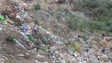 Lamentable. Barrio Antártida Argentina de Paraná tapado en basura La Municipalidad de Paraná tiene que empezar a sacar a su gente a la calle. No puede ser que en el barrio Antártida Argentina el vecino tenga que convivir con la basura. En muchas esquinas se acumulan las bolsas con mugre, un poco por desidia de los vecinos y otra por las autoridades. Nicolás. Lamentable. Barrio Antártida Argentina de Paraná tapado en basura La Municipalidad de Paraná tiene que empezar a sacar a su gente a la calle. No puede ser que en el barrio Antártida Argentina el vecino tenga que convivir con la basura. En muchas esquinas se acumulan las bolsas con mugre, un poco por desidia de los vecinos y otra por las autoridades. Nicolás.