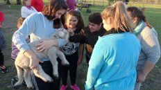 la granja de una familia que contagia las ganas de volver a visitarla la granja de una familia que contagia las ganas de volver a visitarla