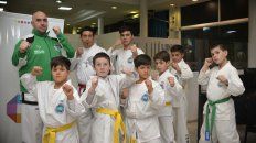 Están listos. Los alumnos estuvieron en la instalaciones de Diario UNO de Entre Ríos y posaron para la foto esperando ver acción en el torneo nacional. Están listos. Los alumnos estuvieron en la instalaciones de Diario UNO de Entre Ríos y posaron para la foto esperando ver acción en el torneo nacional.