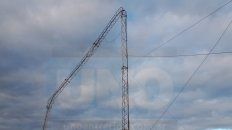 Doblada. La antena quedó en u por las ráfagas del viento. Doblada. La antena quedó en u por las ráfagas del viento.