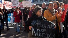 Marcha frente al rectorado de la Universidad Nacional de Entre Ríos Marcha frente al rectorado de la Universidad Nacional de Entre Ríos