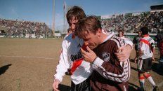 Recuerdo. Eduardo Berizzo consuela a Walter Zunino en el descenso que sufrió el Calamar a mediados de 1999. Recuerdo. Eduardo Berizzo consuela a Walter Zunino en el descenso que sufrió el Calamar a mediados de 1999.