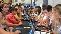 Preocupación. En marzo una multitud buscó empleo en un evento. Preocupación. En marzo una multitud buscó empleo en un evento.