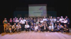 Festejo. Todos los ganadores de la noche coronaron la gala con un brindis sobre las tablas, cerrando así la edición 2018 del Premio Escenario. Festejo. Todos los ganadores de la noche coronaron la gala con un brindis sobre las tablas, cerrando así la edición 2018 del Premio Escenario.