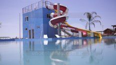 El lugar cuenta con un increíble parque acuático, piletas para grandes y chicos. El lugar cuenta con un increíble parque acuático, piletas para grandes y chicos.