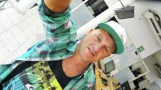 Luchador. Tiene tres mundiales de kitesurf. Un gurí que la peleó, un hombre que llegó a competir en lo máximo. Luchador. Tiene tres mundiales de kitesurf. Un gurí que la peleó, un hombre que llegó a competir en lo máximo.