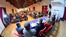 Una de las jornadas de discusión de la ley, con miembros de Juntas de Gobierno, en Gualeguaychú. Una de las jornadas de discusión de la ley, con miembros de Juntas de Gobierno, en Gualeguaychú.