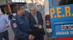 Esposado. Justo José Ilarraz recibió la pena más alta por los abusos. Esposado. Justo José Ilarraz recibió la pena más alta por los abusos.
