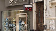 sigue la escalada del dolar: supero los 43 pesos sigue la escalada del dolar: supero los 43 pesos