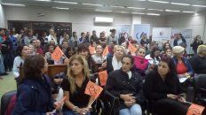 Compromiso. Gran cantidad de gente se concentró en el Concejo Deliberante. Compromiso. Gran cantidad de gente se concentró en el Concejo Deliberante.