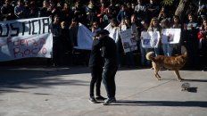 Un skate en el que nadie tiene ganas de andar. Un skate en el que nadie tiene ganas de andar.