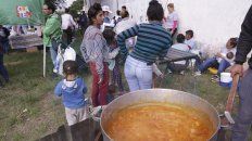 con ollas populares en varios barrios de la ciudad, organizaciones se expresan contra las politicas de ajuste de macri con ollas populares en varios barrios de la ciudad, organizaciones se expresan contra las politicas de ajuste de macri