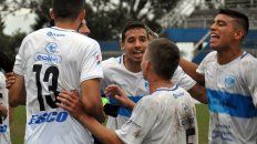 El actual plantel merece el reconocimiento del hincha por su entrega en silencio, dejando las carencias a un lado a la hora de entrenar, viajar y jugar El actual plantel merece el reconocimiento del hincha por su entrega en silencio, dejando las carencias a un lado a la hora de entrenar, viajar y jugar