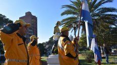 mira el desfile de los bomberos voluntarios de parana desde la autobomba mira el desfile de los bomberos voluntarios de parana desde la autobomba
