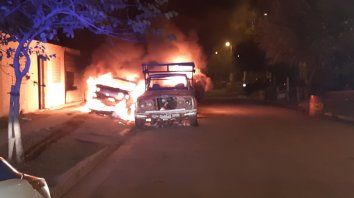 quemaron tres vehiculos en parana quemaron tres vehiculos en parana
