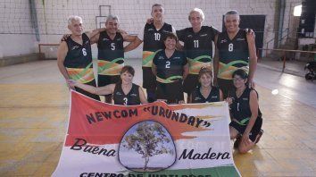 Con amigos. El deporte sirve para que ellos sigan activos con una especialidad junto con amigos. Con amigos. El deporte sirve para que ellos sigan activos con una especialidad junto con amigos.
