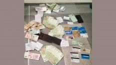 lo detienen extrayendo dinero de un cajero con tarjetas clonadas lo detienen extrayendo dinero de un cajero con tarjetas clonadas