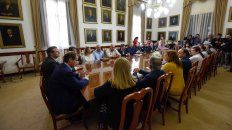 La reunión se realizó en el Salón de los Gobernadores. La reunión se realizó en el Salón de los Gobernadores.