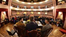 Damián Verzeñassi a la izquierda de la foto presentado por los integrantes de Auctoritas. Damián Verzeñassi a la izquierda de la foto presentado por los integrantes de Auctoritas.