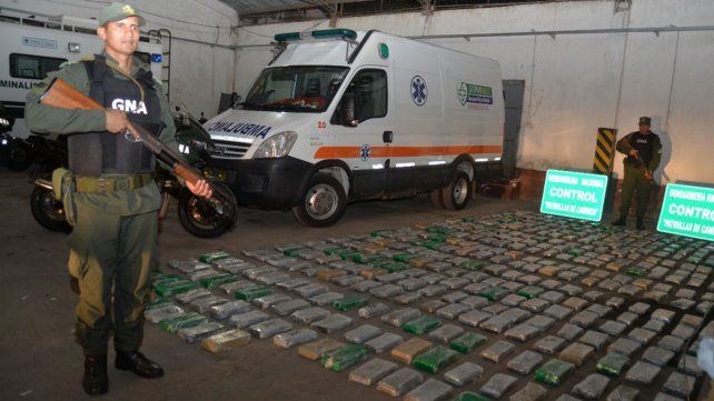 Detuvieron ambulancia que trasladaba 400 kilos de droga