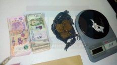 detenidos con drogas y dinero en un control policial en ruta detenidos con drogas y dinero en un control policial en ruta