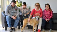 Reencuentro. Rafael Amaya, su hijo Emanuel, junto a Sandra Esquivel y su hija Paula y la perra Mora, en UNO. Reencuentro. Rafael Amaya, su hijo Emanuel, junto a Sandra Esquivel y su hija Paula y la perra Mora, en UNO.