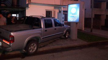 conducia borracho y choco en la vereda a un adolescente conducia borracho y choco en la vereda a un adolescente