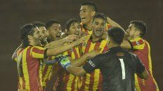El festejo de los jugadores tras vencer a un grande. El festejo de los jugadores tras vencer a un grande.